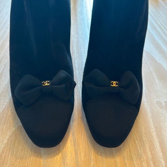 Chanel suede short boots Suede Grosgrain Cap Toe CC Bow Ankle Boots 40 Black NWT - Picture 13 of 13